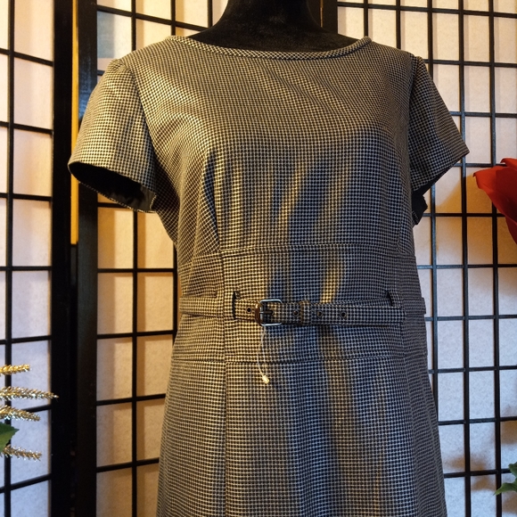 Elegant  Dress by ARMANI COLLEZIONI - Picture 8 of 16